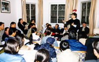 ジャック・マーと18人の創業者により中国浙江省杭州市にあるアパートの一室にてアリババグループ 設立